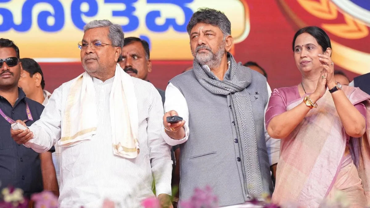 Amid Karnataka power-tussle buzz, Siddaramaiah and D.K. Shivakumar share stage in Bengaluru