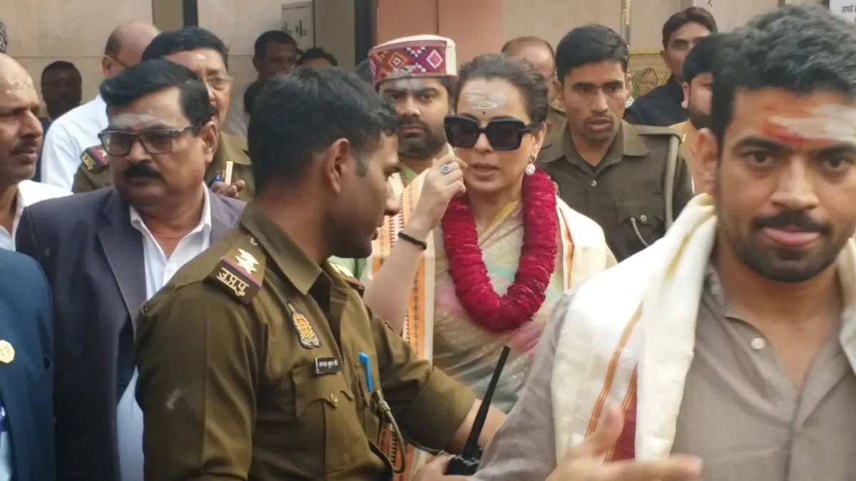 Kangana Ranaut pays obeisance at the Vishwanath Temple and the Kaal Bhairav Temple in Varanasi