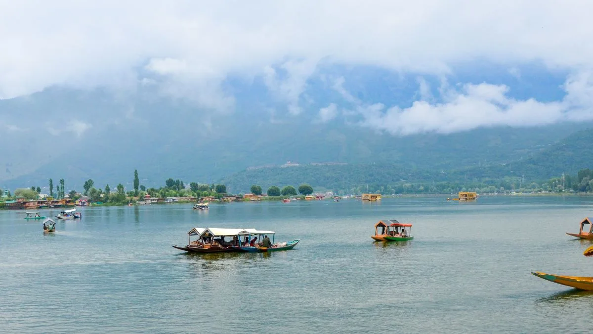 Renewed Western travel advisories after Delhi blast disappoint Kashmir tourism operators