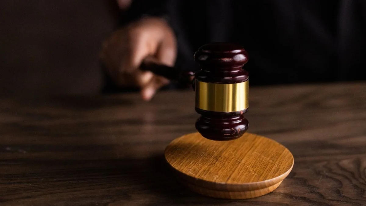 Delhi court acquits Jal Board official in bribery case