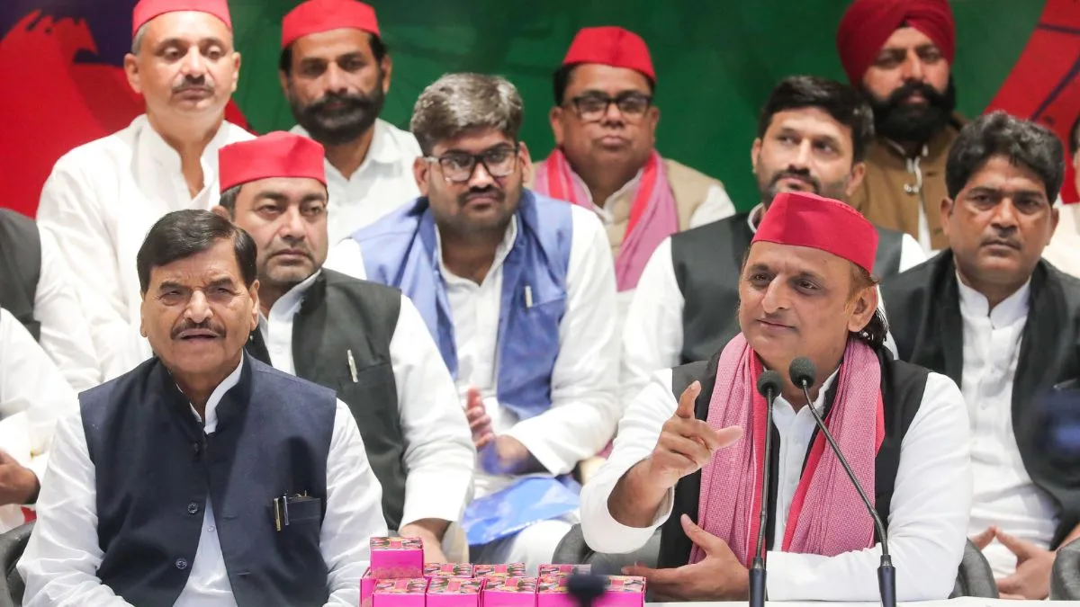 Akhilesh Yadav celebrates birthday of ‘Khazanchi,’ the child born during demonetization
