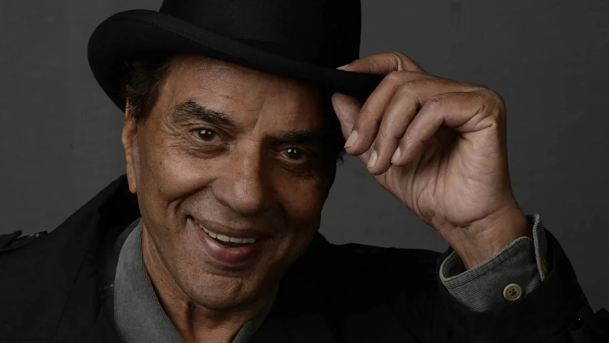 Dharmendra’s prayer meet: Friends and family come together in Mumbai to honour the legend