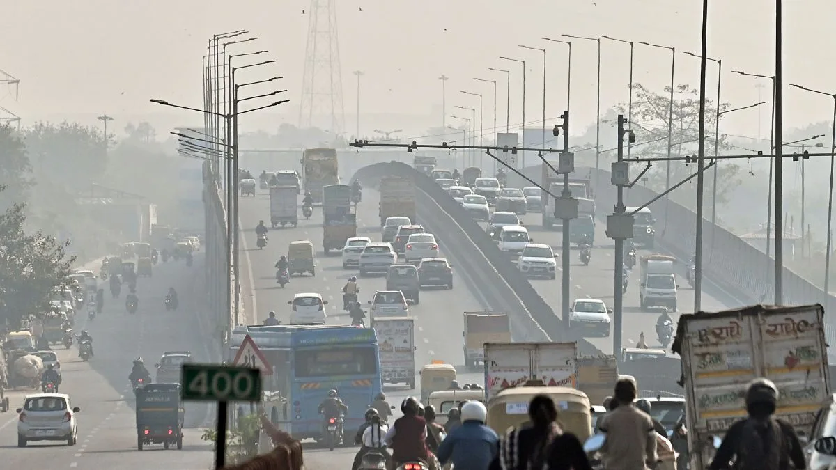 Delhi pollution curbs: 50 pc WFH from Dec 18, schools go online; construction workers to get Rs 10,000 aid