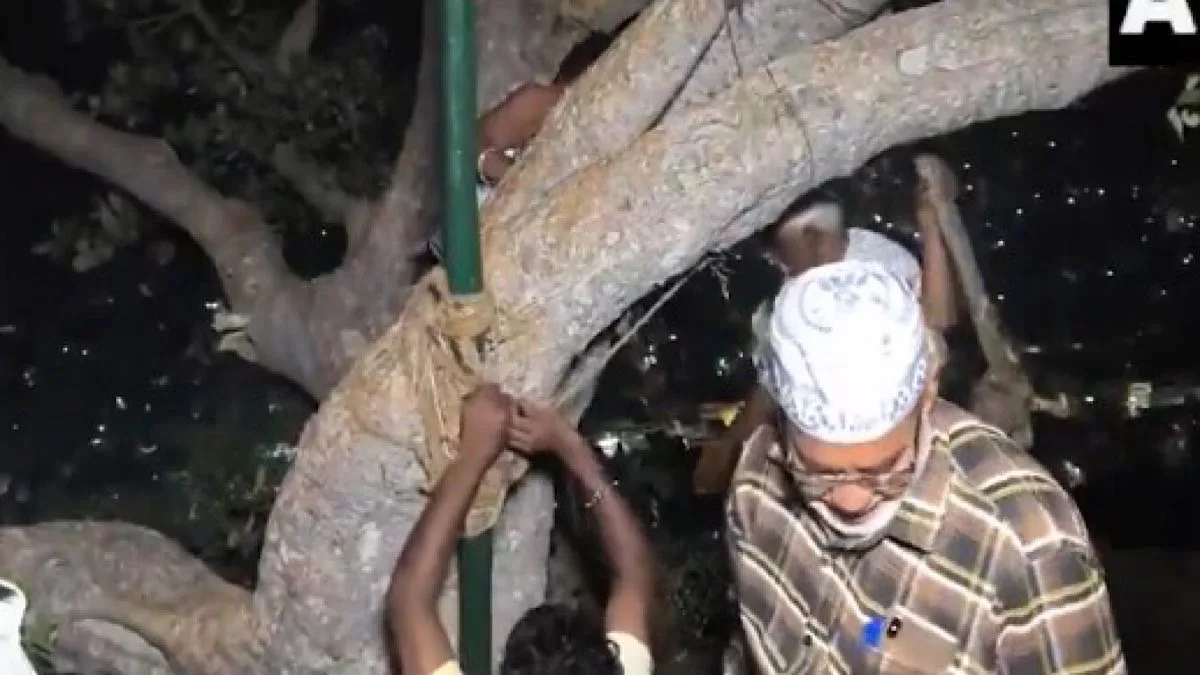 Protest erupts at Thiruparankundram hill over Santhanakoodu flag hoisting in Tamil Nadu