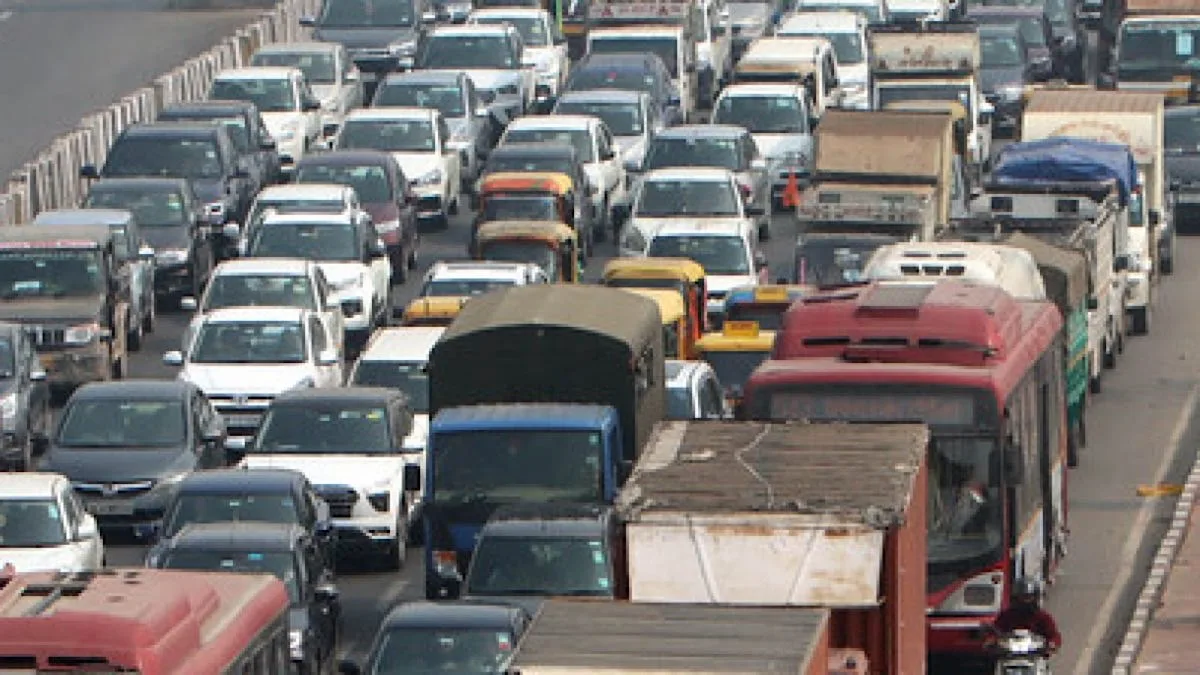 Choked roads, lack of parking space: Siliguri’s traffic woes deepen