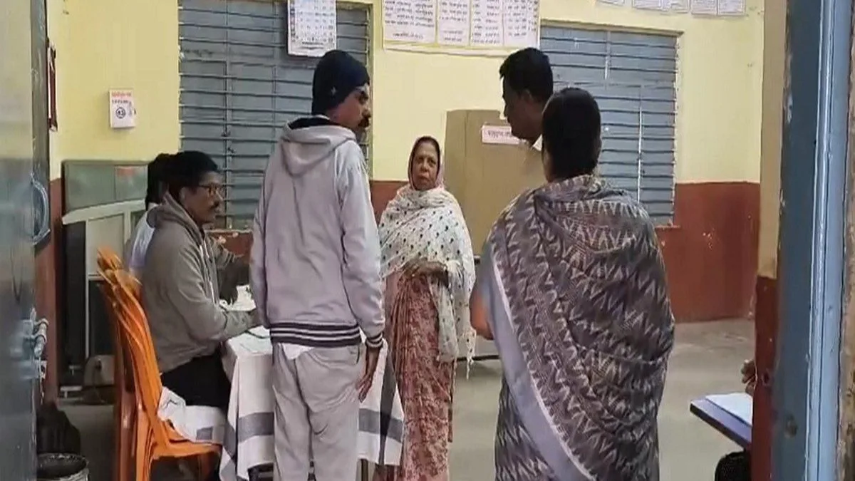 Voting closes in first round of Maharashtra civic polls; HC orders single counting day on December 21