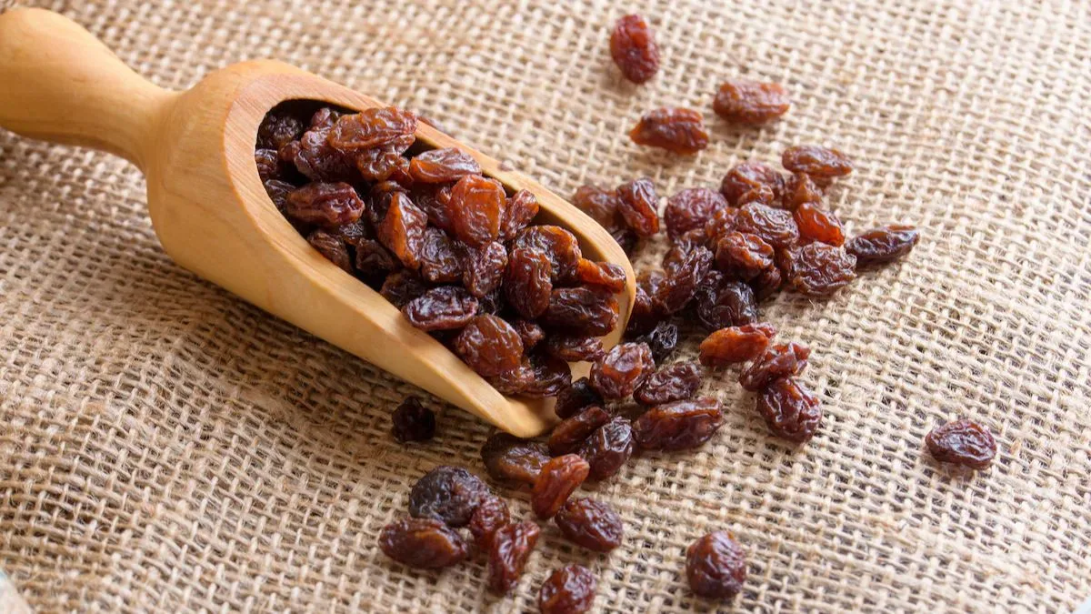 Munakka: Your yummy daily dose for liver health, straight from Acharya Balkrishna