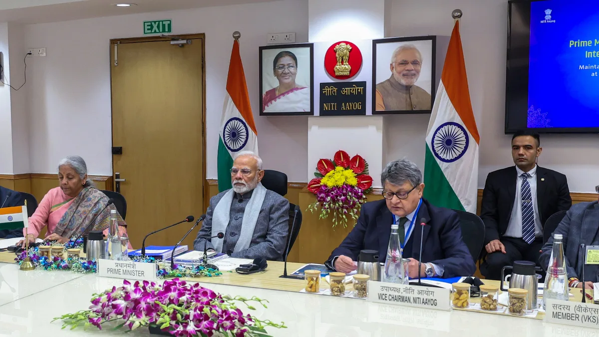 PM Modi holds key meet with economists ahead of Union Budget 26–27