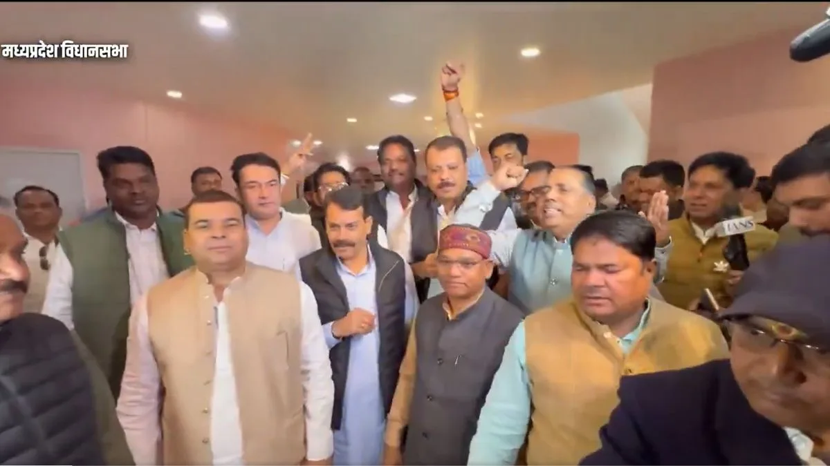 Congress protests renaming of MGNREGA in MP assembly