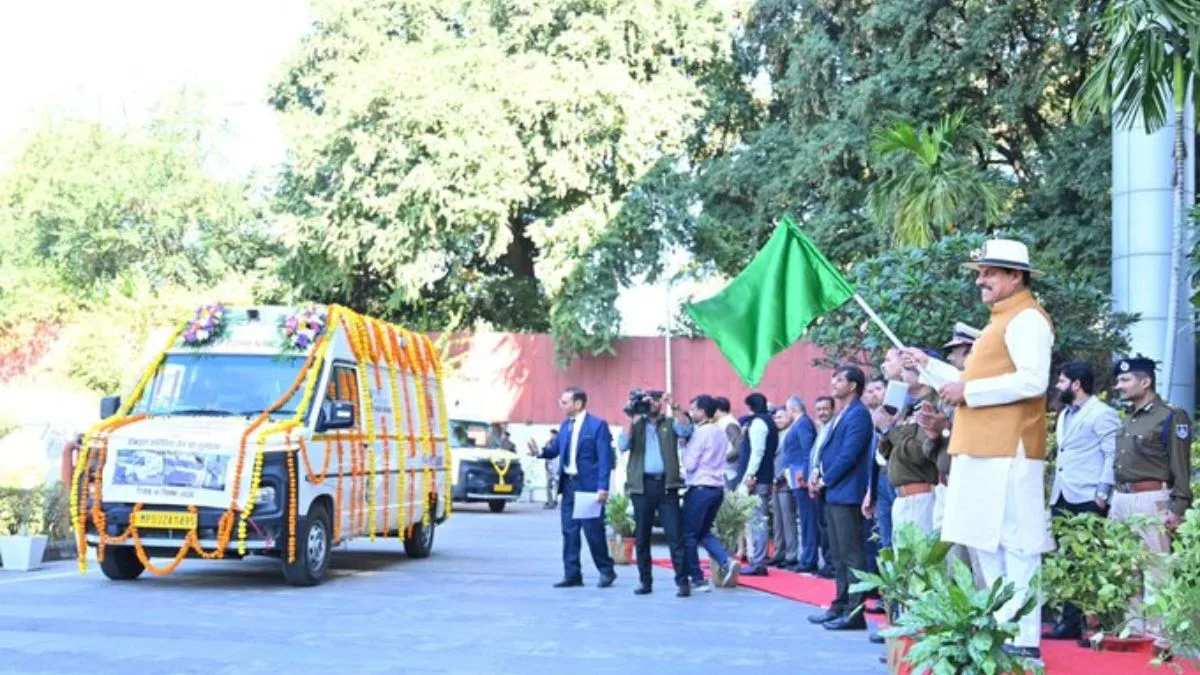 MP CM flags off mobile forensic vans for police