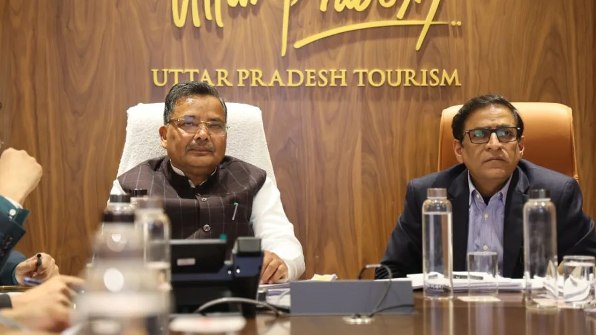 City Of Nawabs to have new culture building near Shaheed Path, Double-Decker heritage bus