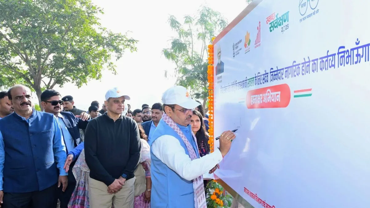 Raj CM renews onslaught against Congress over corruption, scams
