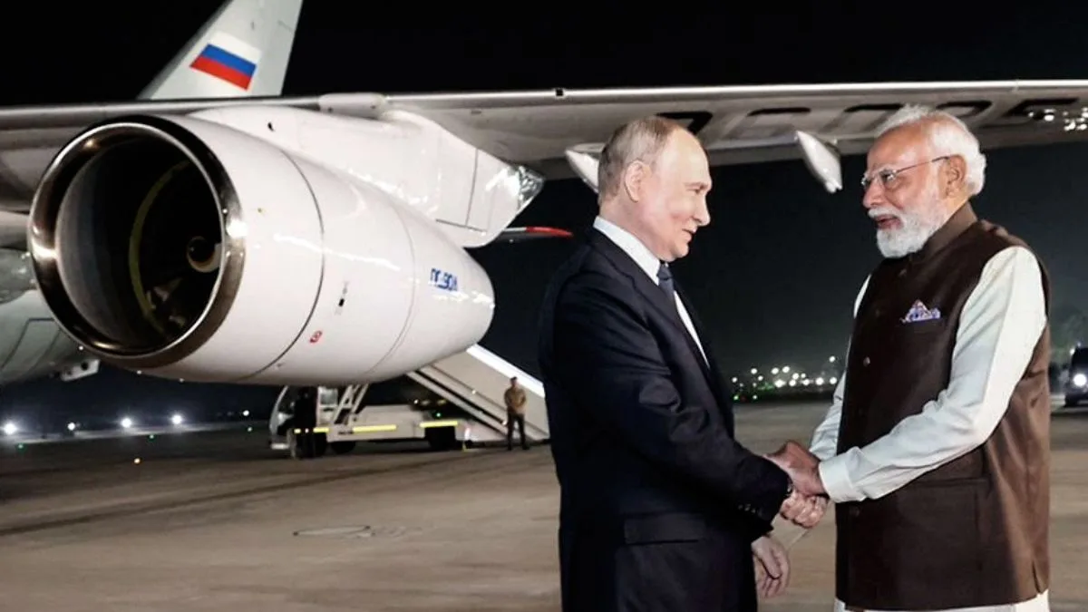 PM Modi receives Russian Prez Putin as he arrives in Delhi for 2-day state visit