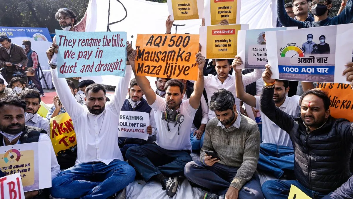University students join anti-pollution protest at Jantar Mantar, demand right to clean air