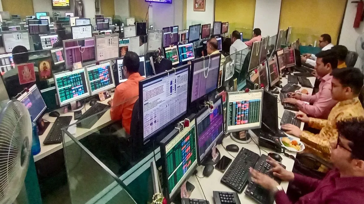 Sensex, Nifty extend gains for second day on global cues