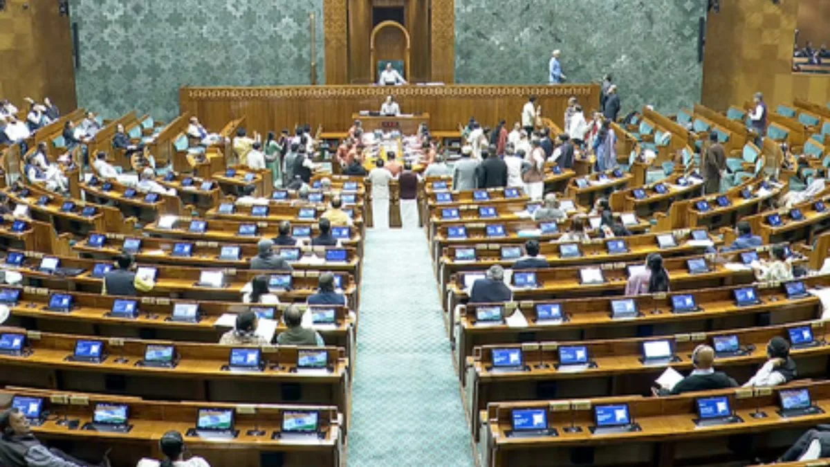 Oppn demands paper ballots, BJP counters with emergency jibe
