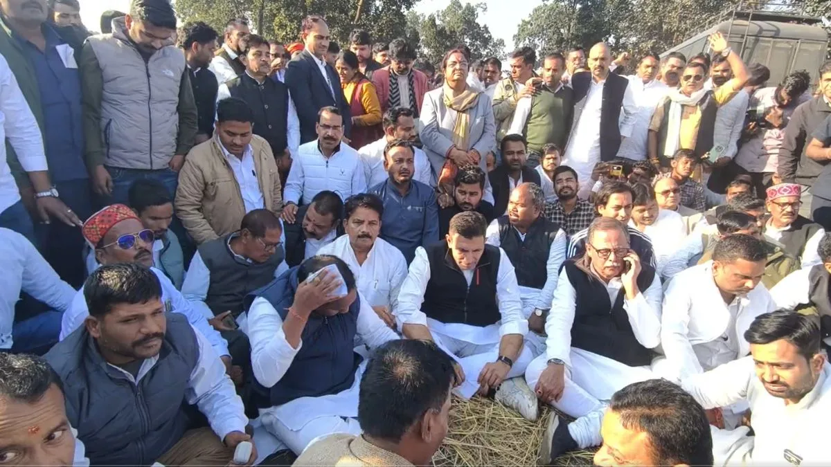 Prevented from verifying allegations of tree felling, MP Congress leader sit on dharna