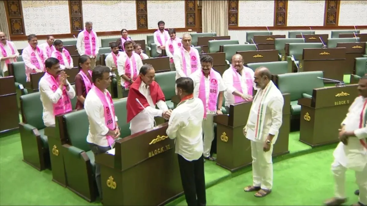 Revanth-KCR shake hands in Assembly