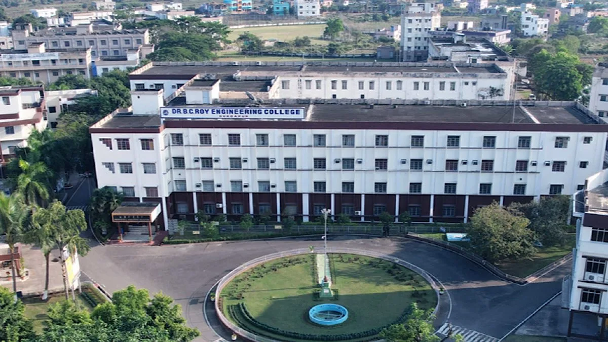 Engineering college in Durgapur installs Swamiji’s statue in campus