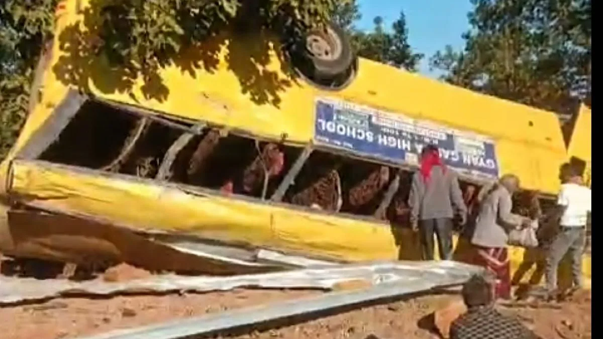 10 killed as school bus overturns near Chhattisgarh–Jharkhand border, CM Sai announces ₹5 lakh aid for kin