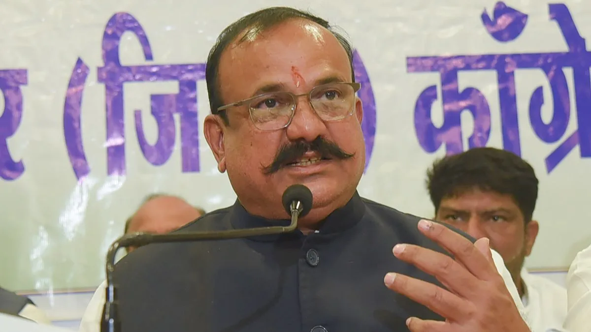 Congress leader Sapkal demands dismissal Of Maharashtra speaker Narvekar from post