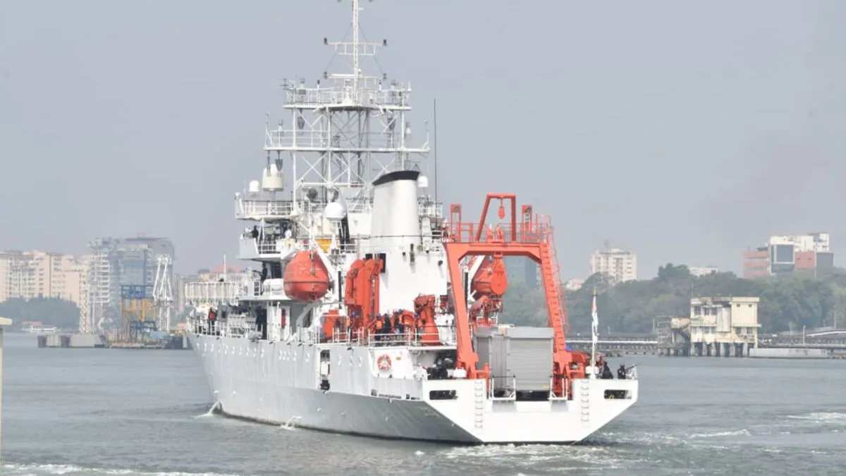 INS Sagardhwani flags off for Sagar Maitri V