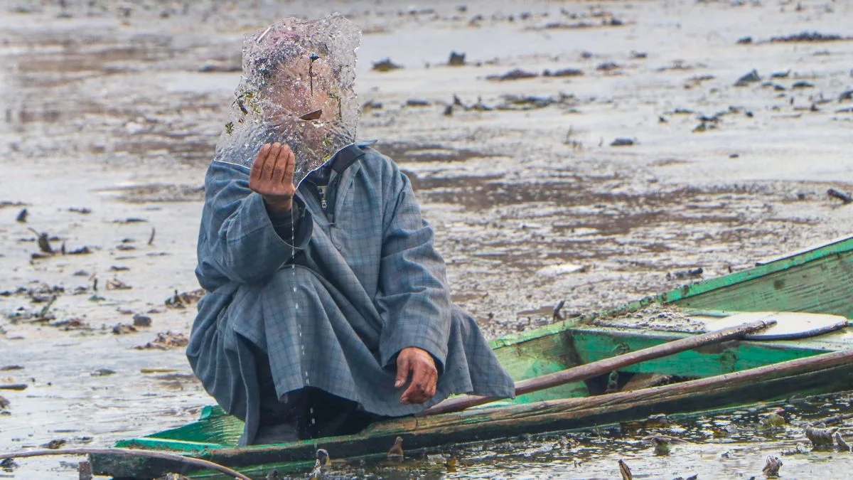 Dal Lake freezes in parts, night temperature remains several notches below zero in Kashmir Valley