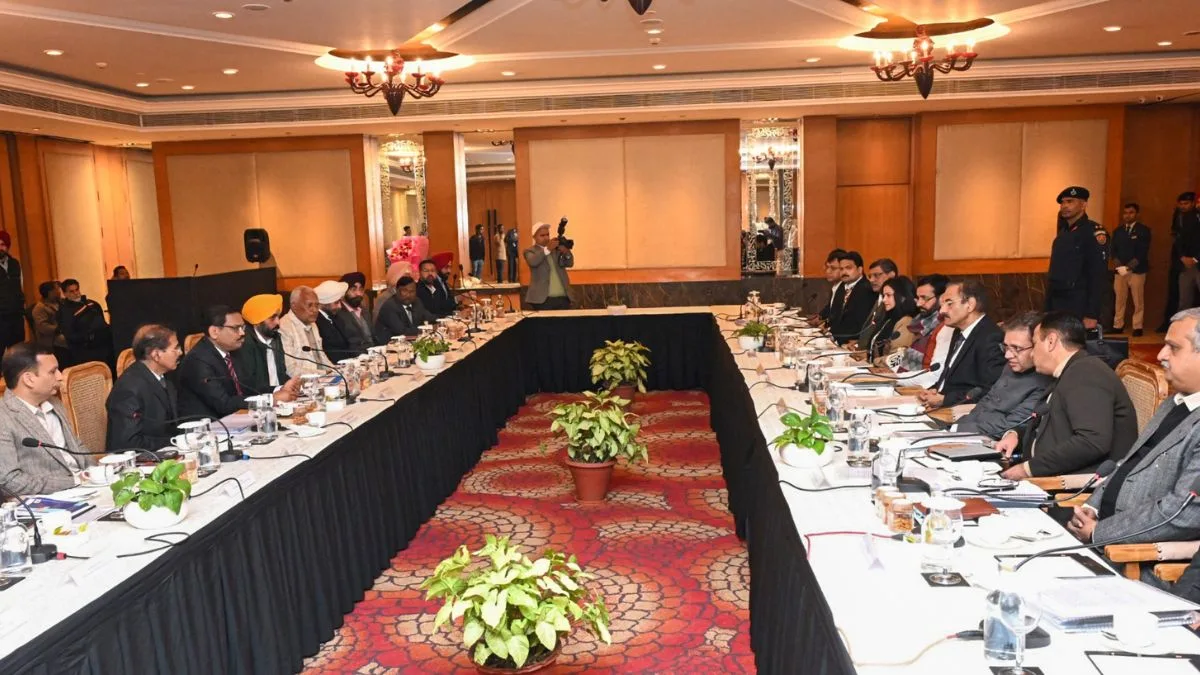 Haryana and Punjab CMs hold key meeting on SYL issue in Chandigarh