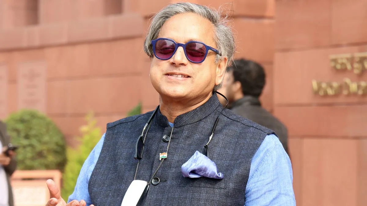 Shashi Tharoor walks out of KPCC ‘Maha Panchayat’, alleges snub by Congress leadership
