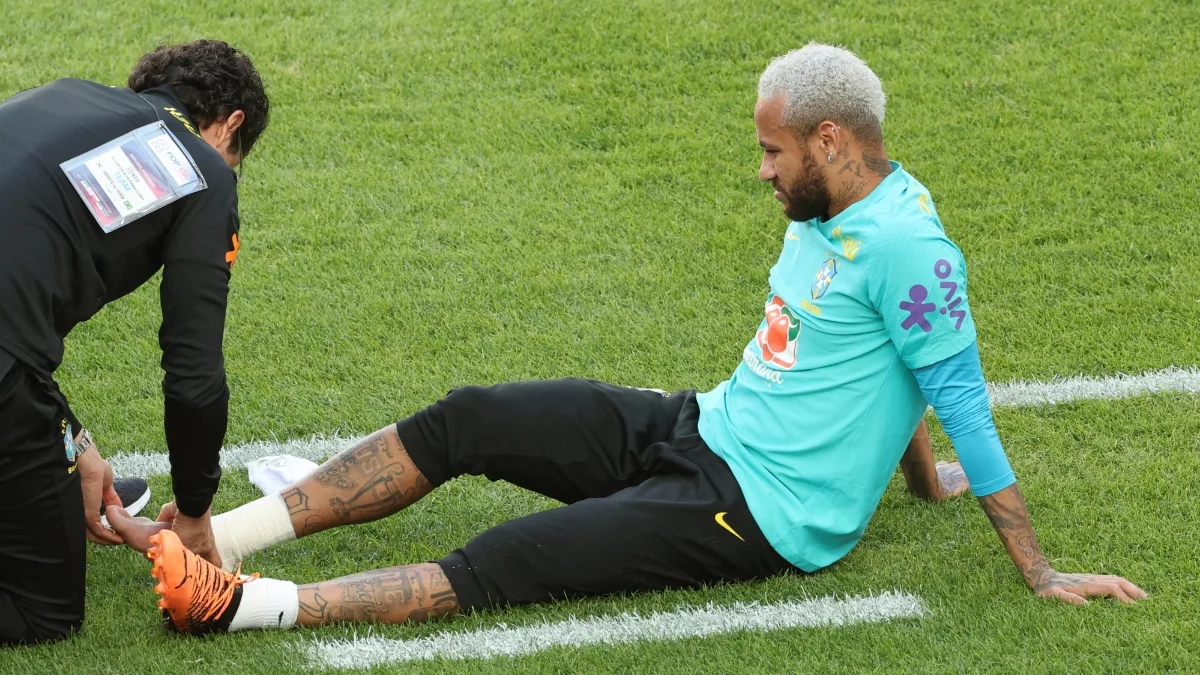 Neymar, Battling Injuries, Hints at Retirement After 2026