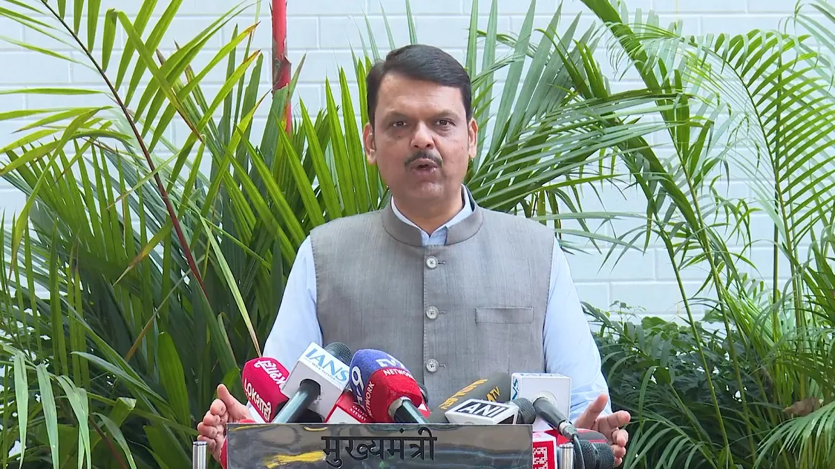 Fadnavis remained quiet despite knowing about godman’s escapades, alleges Congress leader