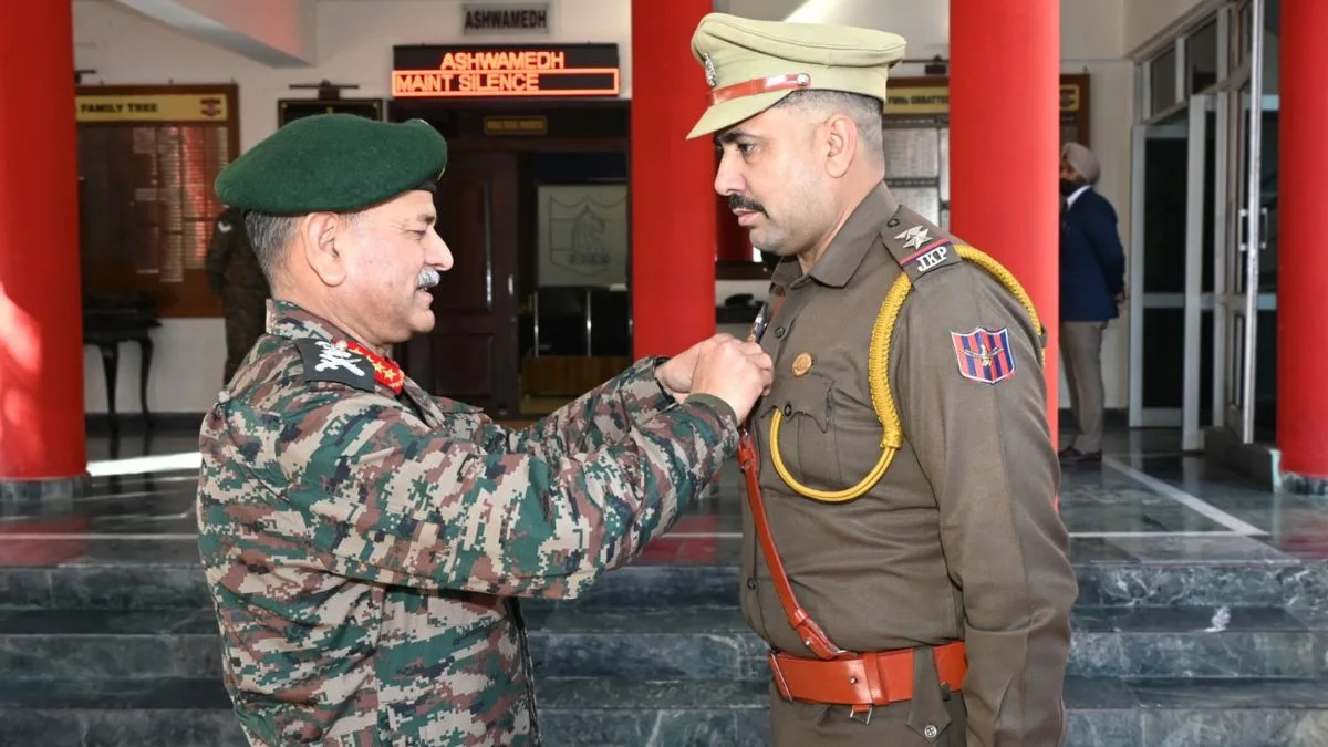 Army Chief reviews counter-terror operations in Jammu region