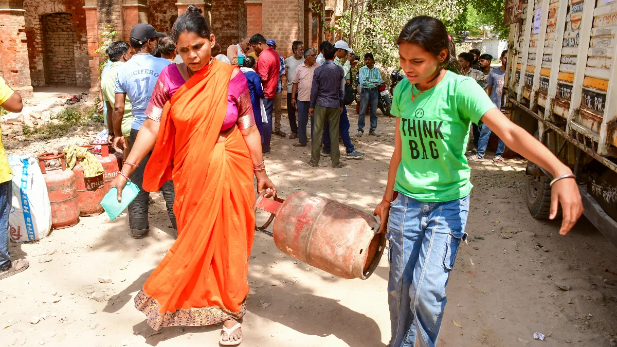 Govt boosts LPG production by 40%, offers 10% extra supply to states