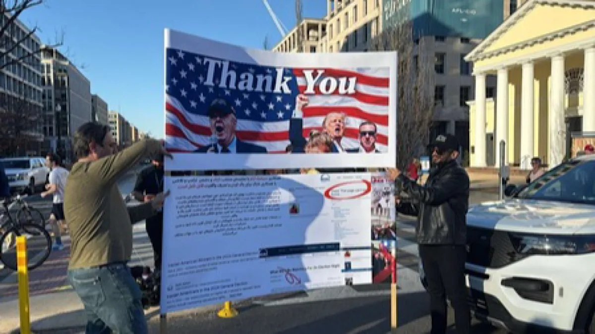 Iranian diaspora hails Trump outside White House