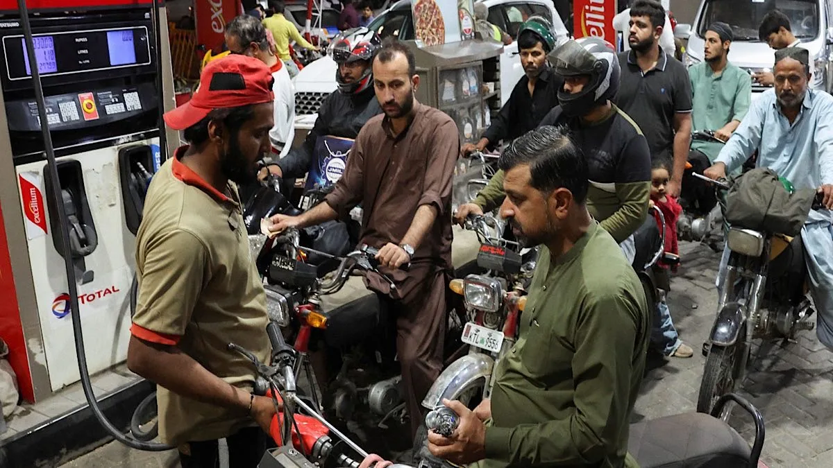 Pakistan’s monthly oil import bill could skyrocket to $600 million, says Finance Minister