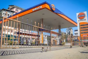 Govt to withdraw restrictions on retail sale of petrol, diesel to commercial buyers from July 1