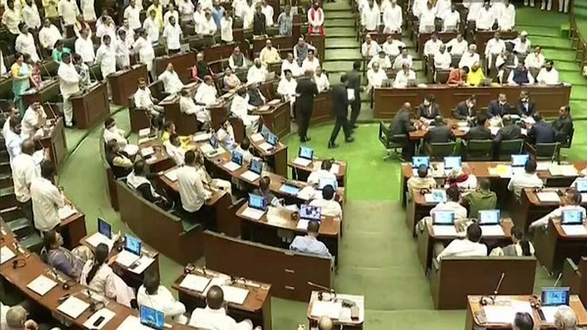 Shinde Sena protests police manhandling of its minister on assembly steps