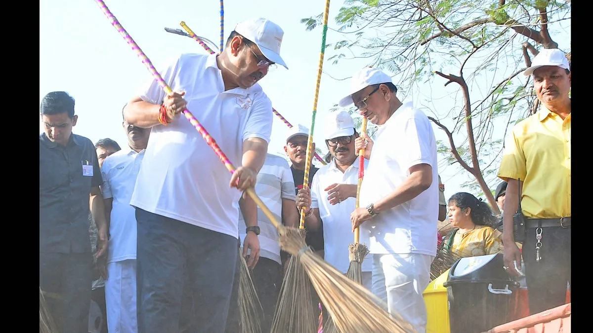 Rajasthan CM performs ‘shramdaan’ at cleanliness drive, sweeps Albert Hall Museum courtyard