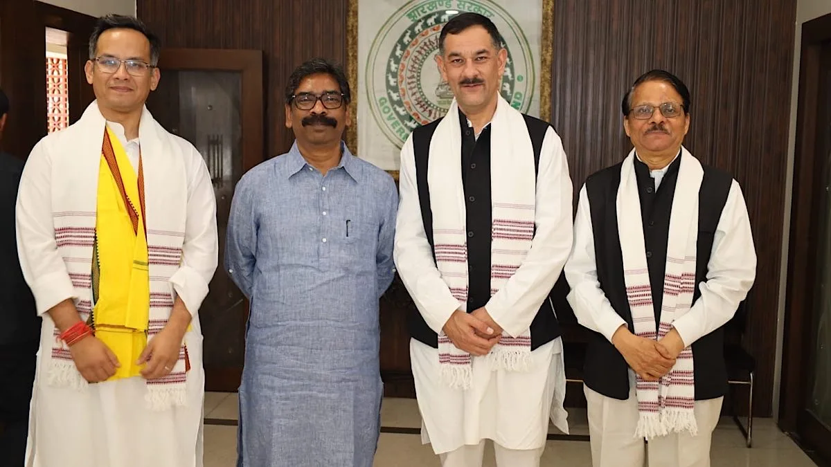 JMM, Congress close to Assam alliance; Soren keeps plan B ready