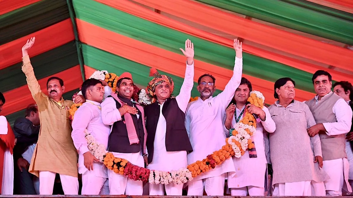 Crowds are ‘brought in’ and assembled at BJP rallies: Akhilesh Yadav