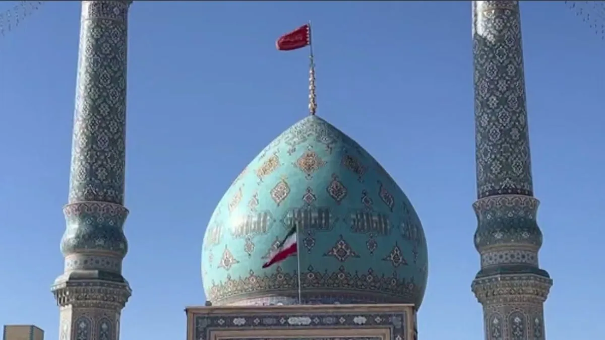 Iran raises symbolic 'revenge' flag over Jamkaran Mosque in Qom (2).jpg