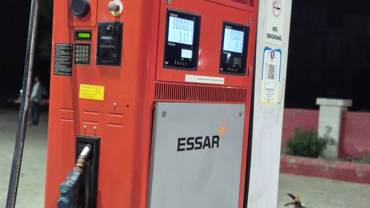 ‘Use as per your needs’: Govt says no shortage of petrol and diesel despite Strait of Hormuz disruption