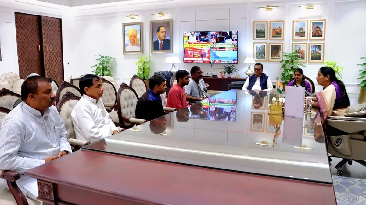 Uttam Nagar murder: Delhi CM meets family of deceased, assures justice