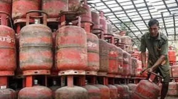 Govt crackdown on LPG violations: 1.16 lakh raids, 50+ LPG distributors suspended; assures 'no shortage of domestic LPG'