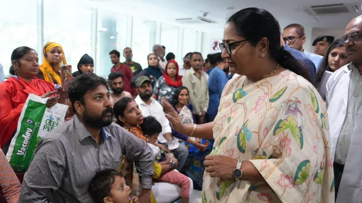Delhi CM Rekha Gupta conducts surprise inspection of Aruna Asaf Ali Hospital, reviews arrangements