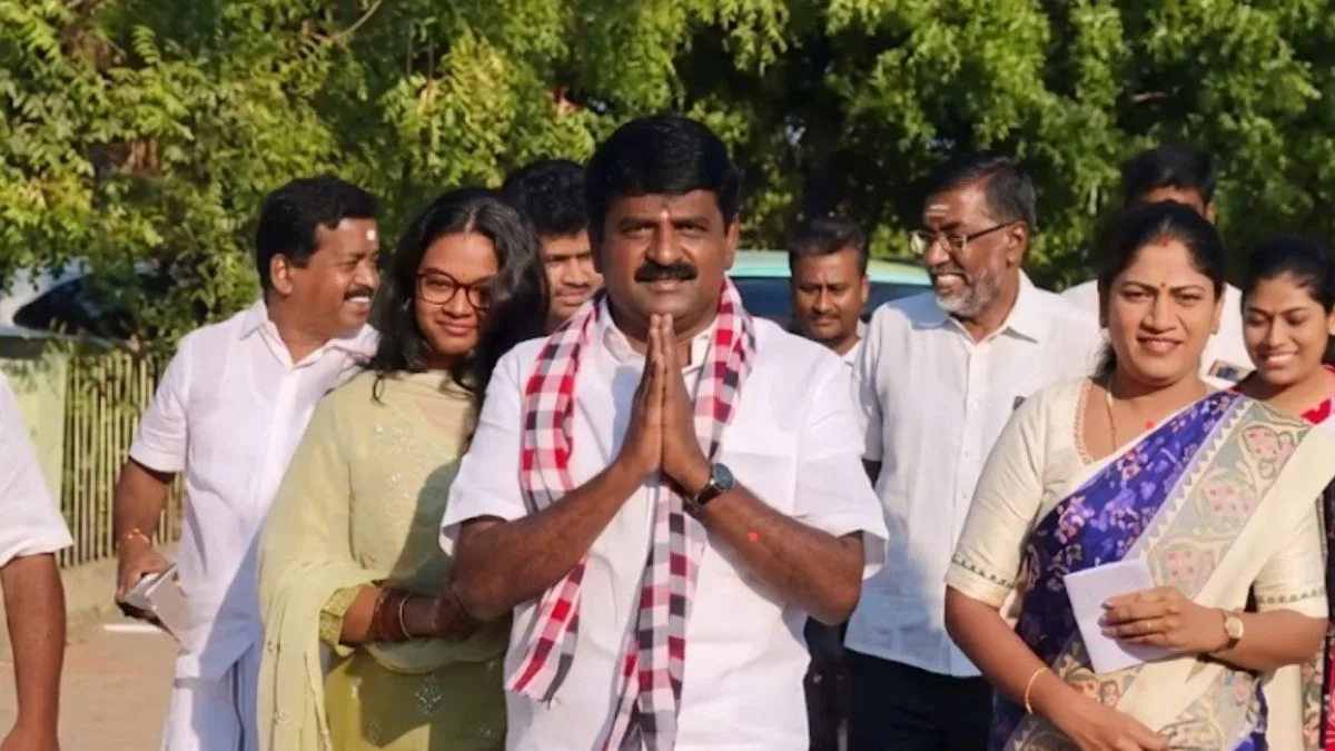 Former minister Vijaya Baskar casts vote in Iluppur.jpg