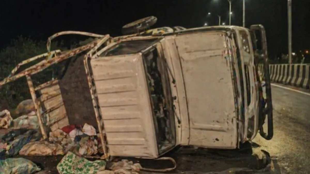 MP: 16 killed as vehicle ferrying labourers and their families overturns