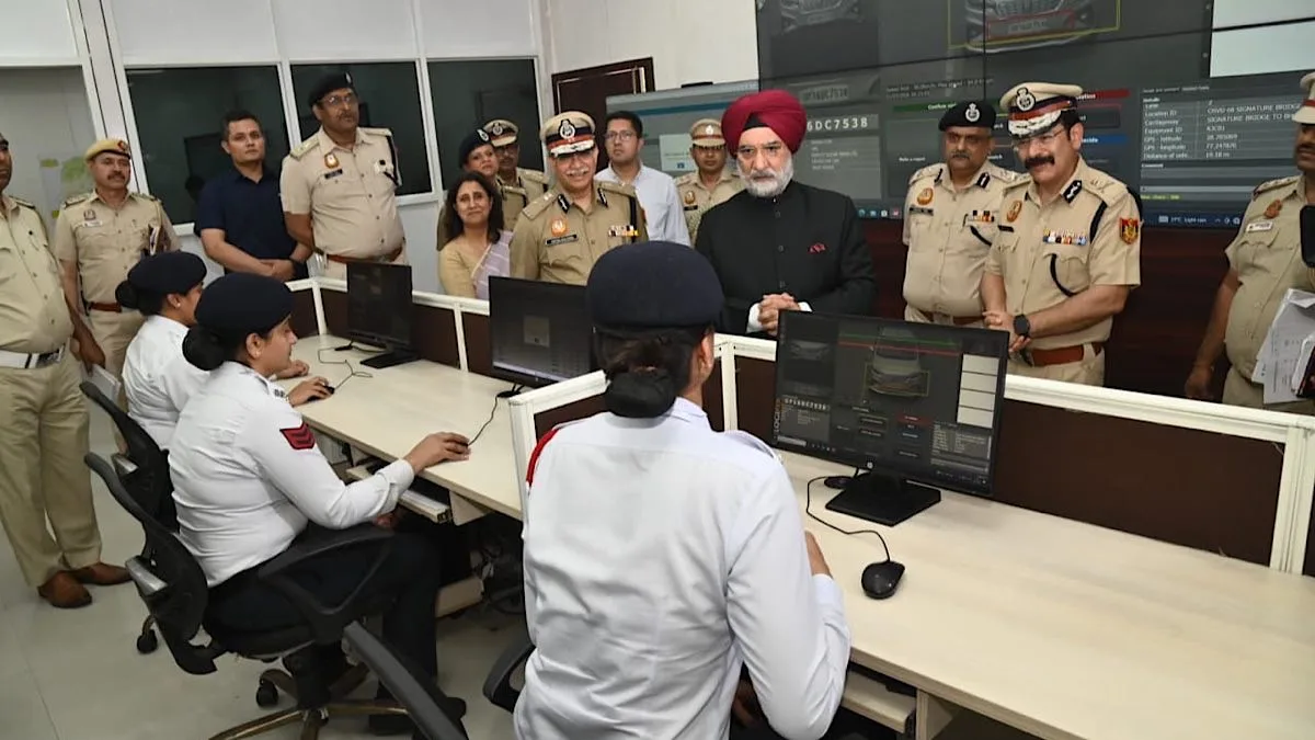 Delhi LG visits traffic police HQ, reviews digital enforcement framework