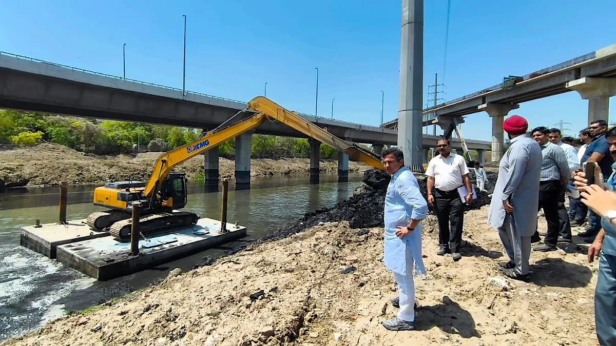 De-silting work on 77 I&FC drains accelerated to meet deadline before monsoon: Verma