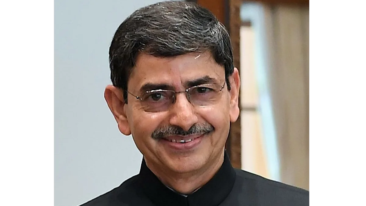 Governor calls on youth to lead ‘change’, Mamata hits back